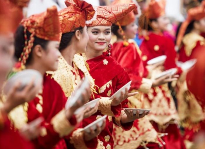 Adat-Istiadat-dari-Berbagai-Daerah-di-Indonesia.jpg
